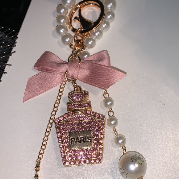 rhinestone Paris bag/purse charm Keychain with Pearls nwt - Picture 1 of 7